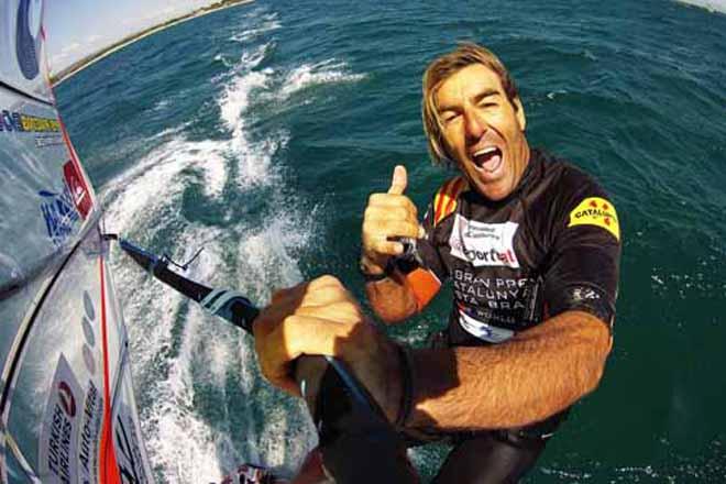 Antoine Albeau celebrates victory at the 2014 PWA Catalunya World Cup ©  Carter/pwaworldtour.com http://www.pwaworldtour.com/